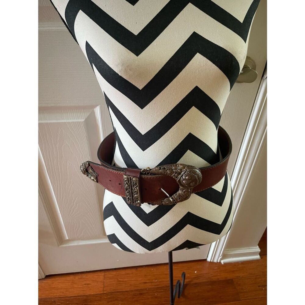 Adoppia Vita Made in Italy leather brown belt 85/32 sculpture Metal buckle .